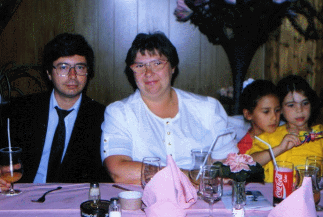 Participation aux f�tes de famille, bapt�mes et anniversaires.